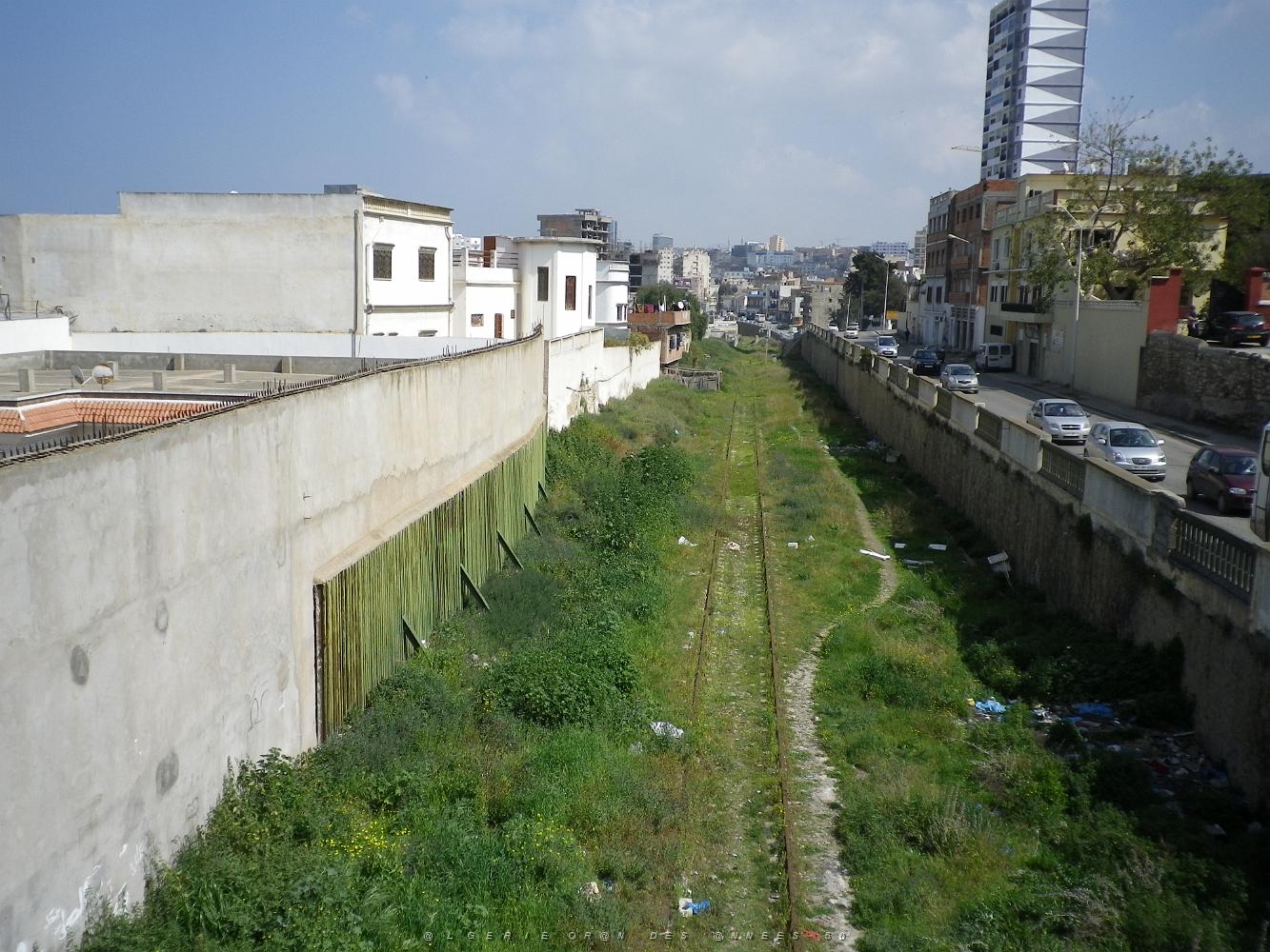 1058 voie de chemin de fer vers le port, au fond le pont de gambetta.JPG